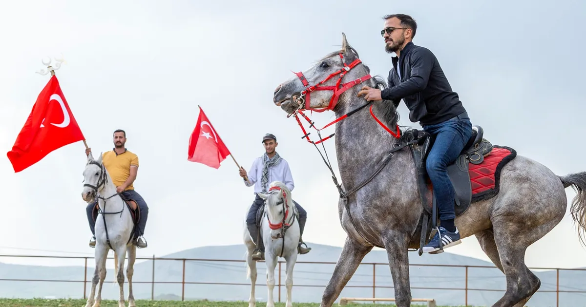 anadolu-selcuklu-fotograf-derneginden-atli-safari-keyfi-kfQ4JJ6b.webp