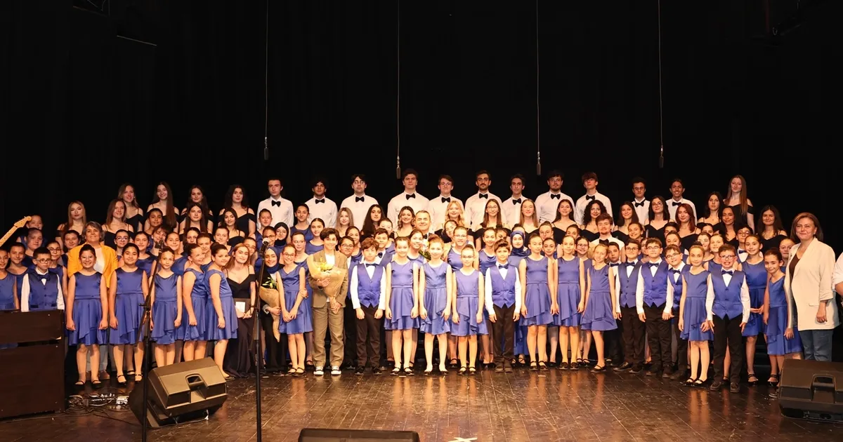bursa-nilufer-cocuk-ve-genclik-korolari-yil-sonu-konserinde-buyuledi-15IYqFKU.webp
