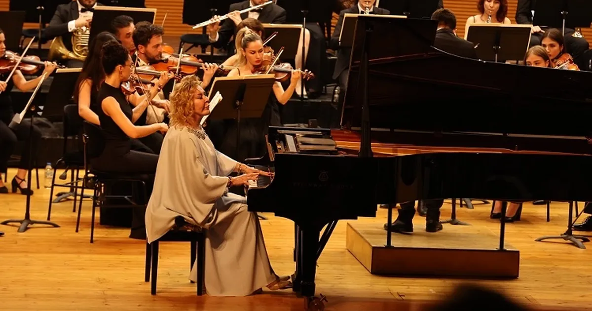bursa-nilufer-senfoni-orkestrasi-ilk-konserinde-gulsin-onayi-agirladi-ytxIBipz.webp