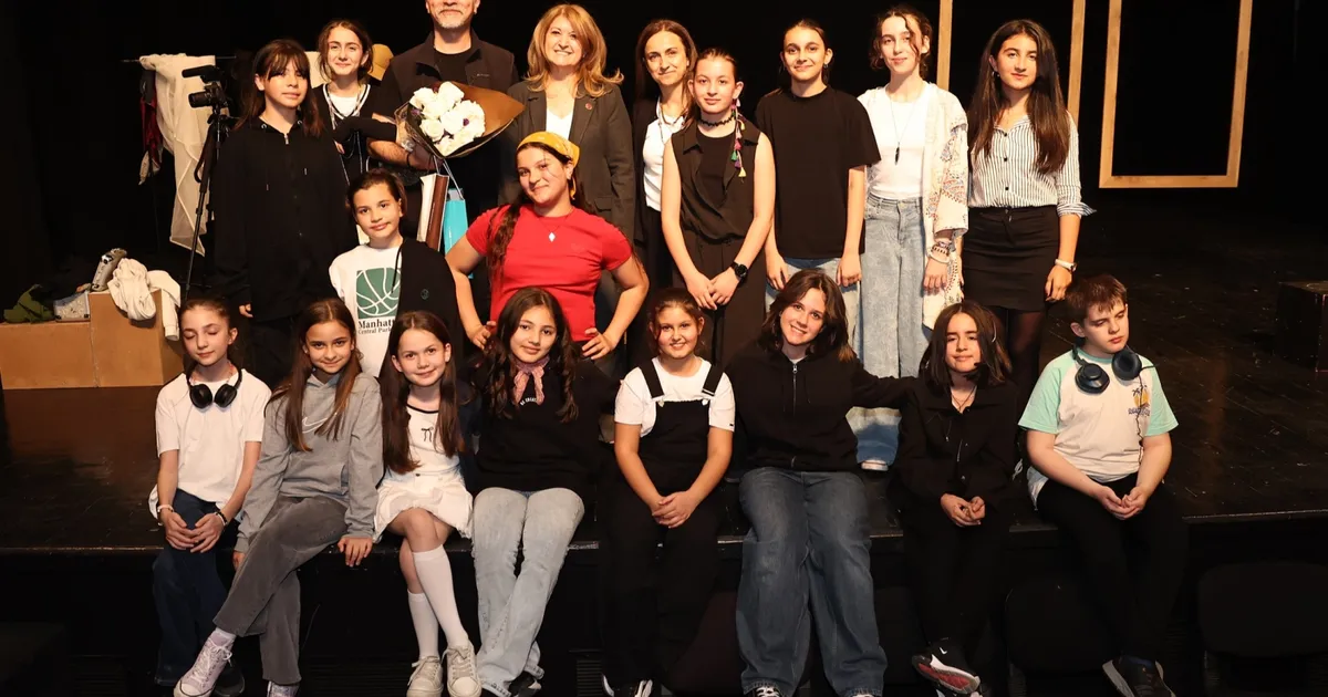 bursada-niluferli-drama-ogrencilerinden-renkli-final-43ty9a2n.webp
