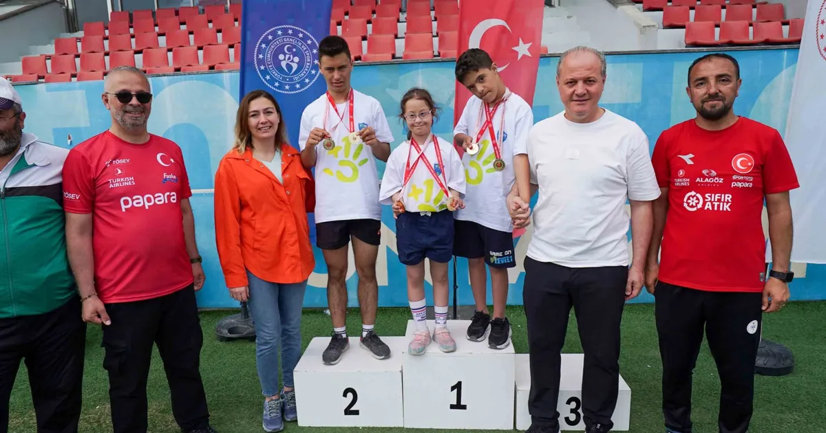 dosd-meram-spor-kulubune-madalya-yagmuru-vOVYnMyi.webp
