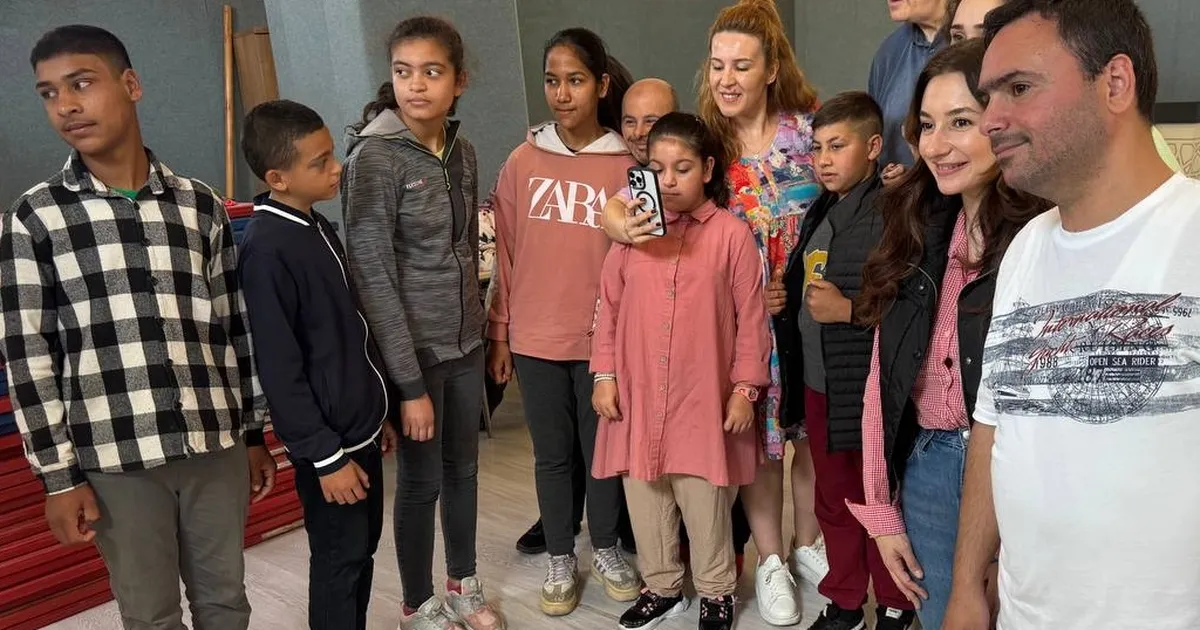 engelsiz-hobi-atolyelerinde-ozel-ogrenciler-arkadasliklarini-pekistiriyor-F7QX4Lj9.webp