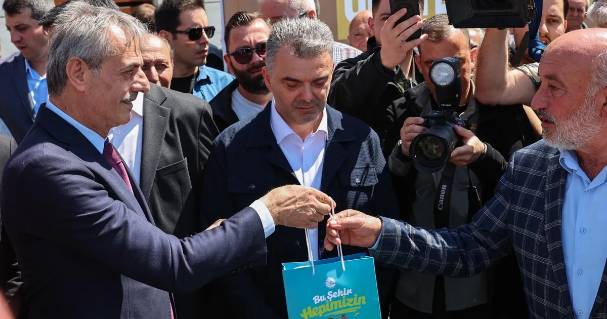kahverengi-kokarca-kabusuna-karsi-mucize-bulus-9Mk7Cswh.webp