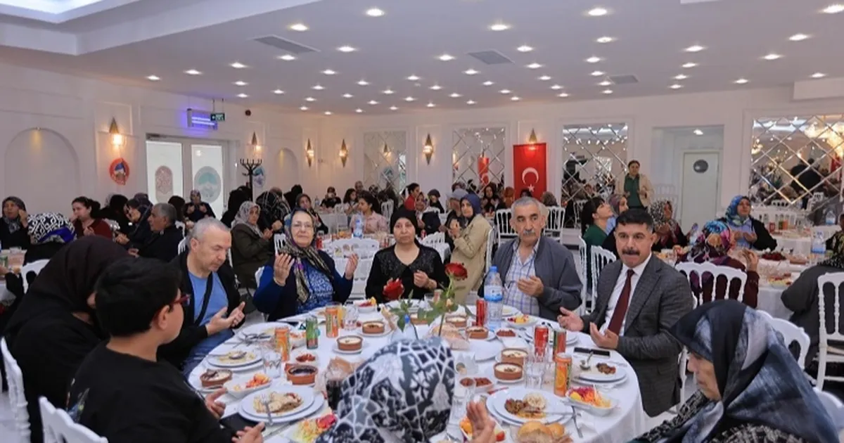 kayseri-buyuksehir-sehit-ve-gazi-annelerini-agirladi-WBfsgcRp.webp