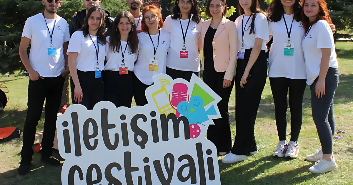 kocaelide-iletisim-ogrencileri-bulusuyor-xpamkr59.webp