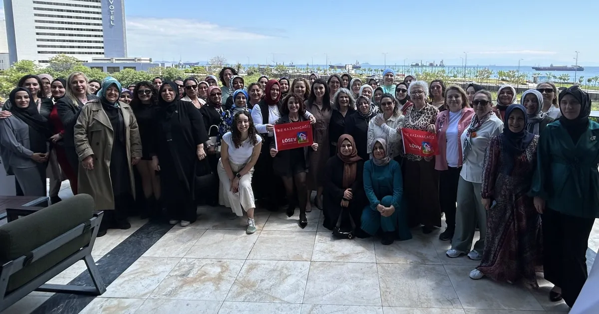 losev-istanbul-anneler-gununu-kutladi-CFQldOQC.webp