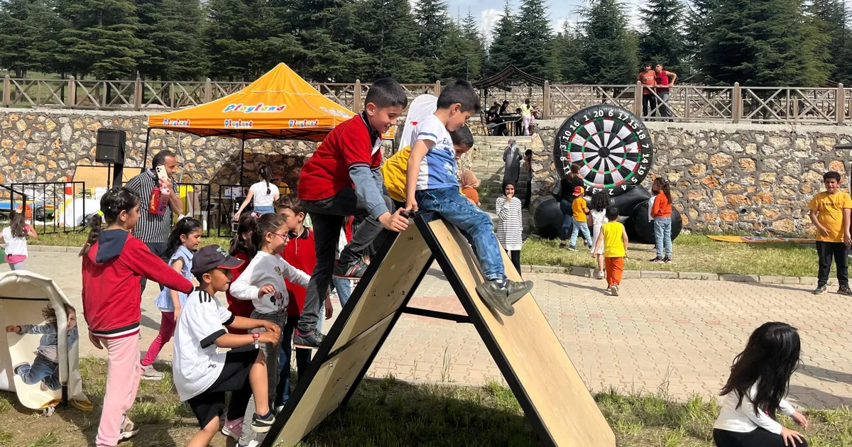 playland-eglence-tiri-dogansehirde-cocuklari-sevindirdi-ZSwrRu6z.webp