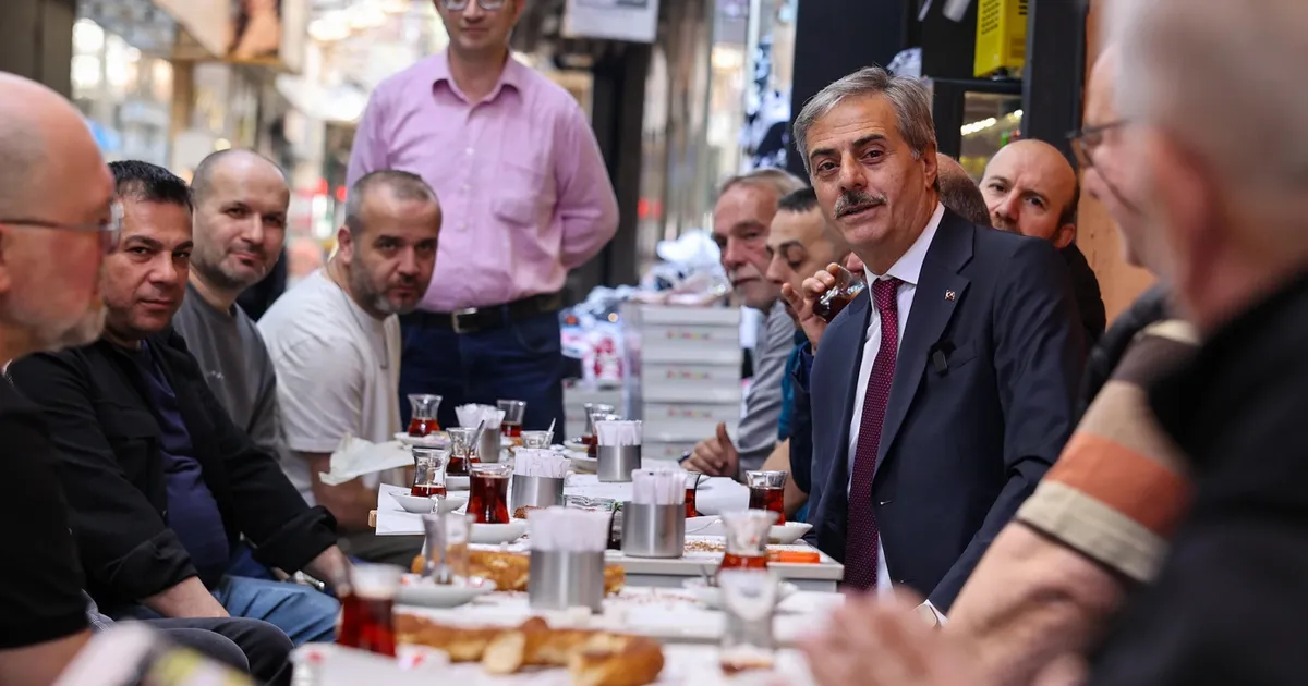 sakarya-uzuncarsida-baskan-alemdar-kunduraci-esnafiyla-bulustu-5ghvIKSK.webp