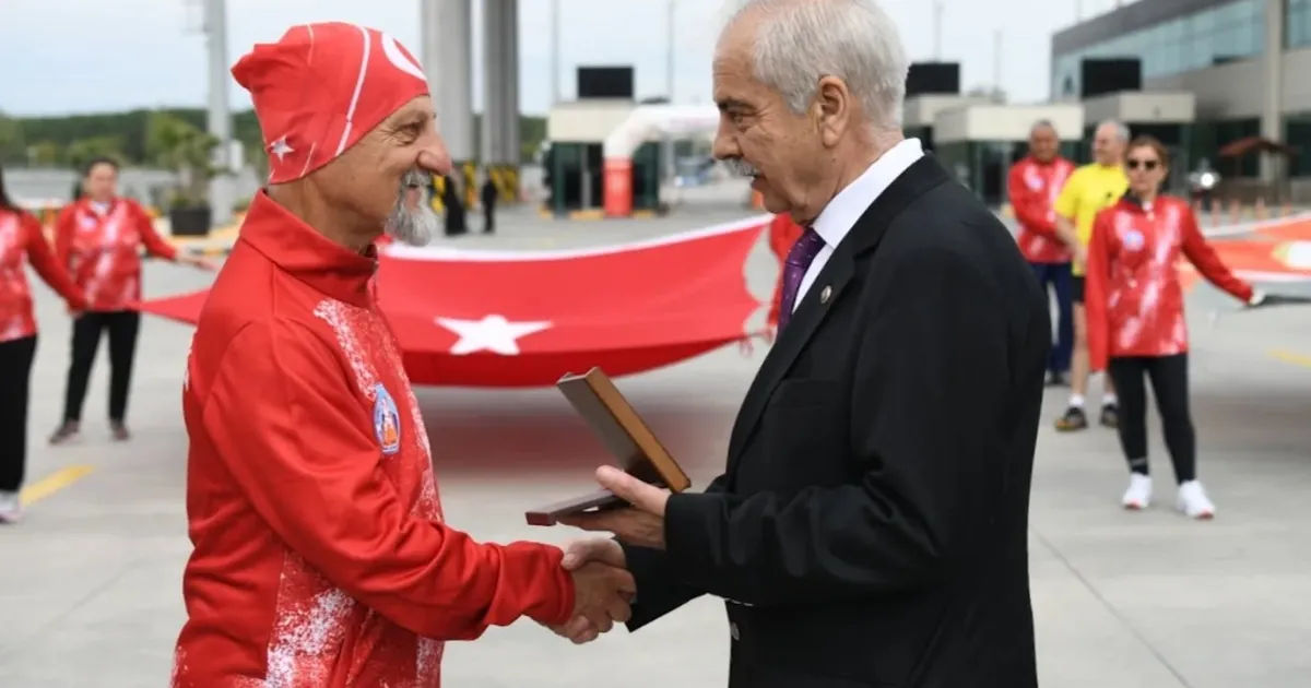 selanikten-alinan-ata-topragi-ipsaladan-anitkabire-ulastirilacak-yEFFYstK.webp