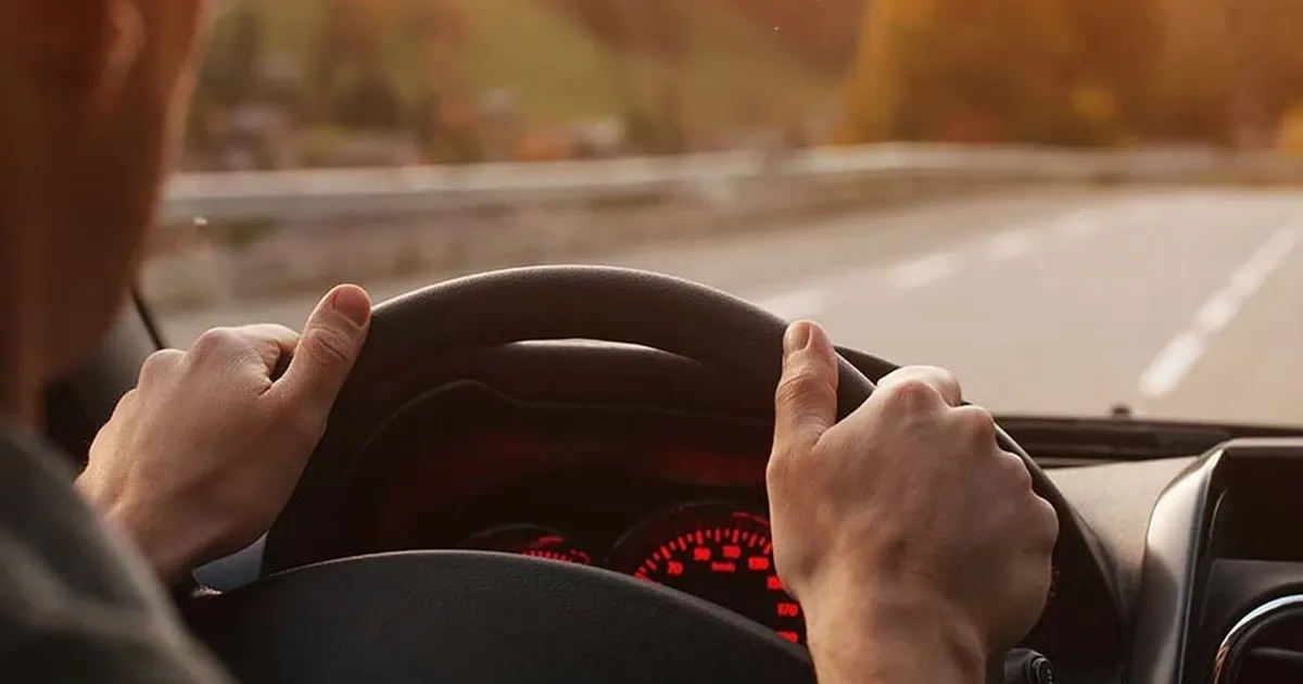 trafikte-guvenli-surus-icin-uc-altin-kural-dikkat-daginikligi-felakete-yol-aciyor-ROJAaXFt.webp