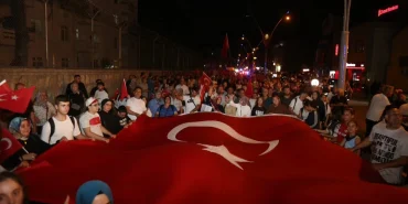 Gölcük yine dimdik ayakta
