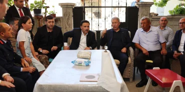 Kayseri protokolünden 15 Temmuz şehitlerinin aileleri ve kabirlerine ziyaret