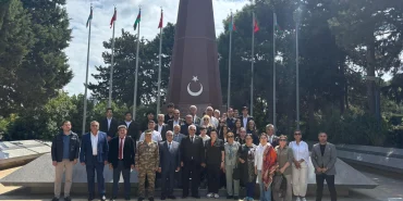 Bakü'de Türk şehitleri unutulmadı